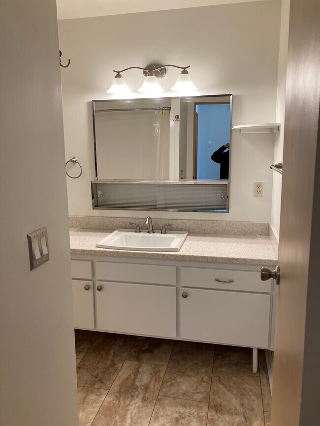 Foto del edificio - 21325 Lake Shore Dr