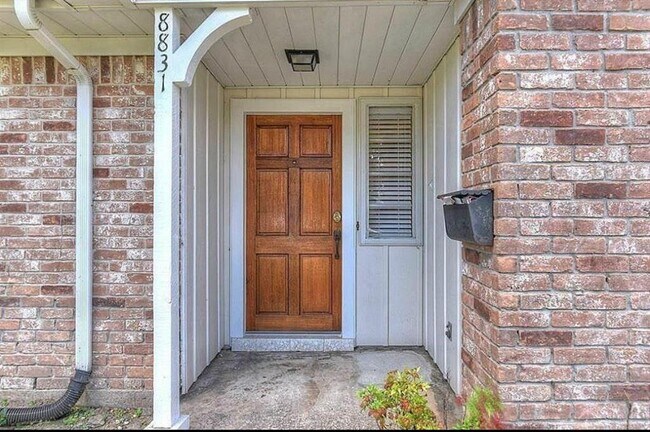 Foto del edificio - 8831 Sandstone Rd