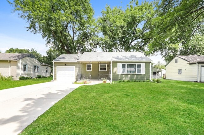 Building Photo - 2416 SW 25th Dr