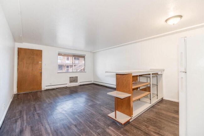 Foto del edificio - 5954 S Datura St