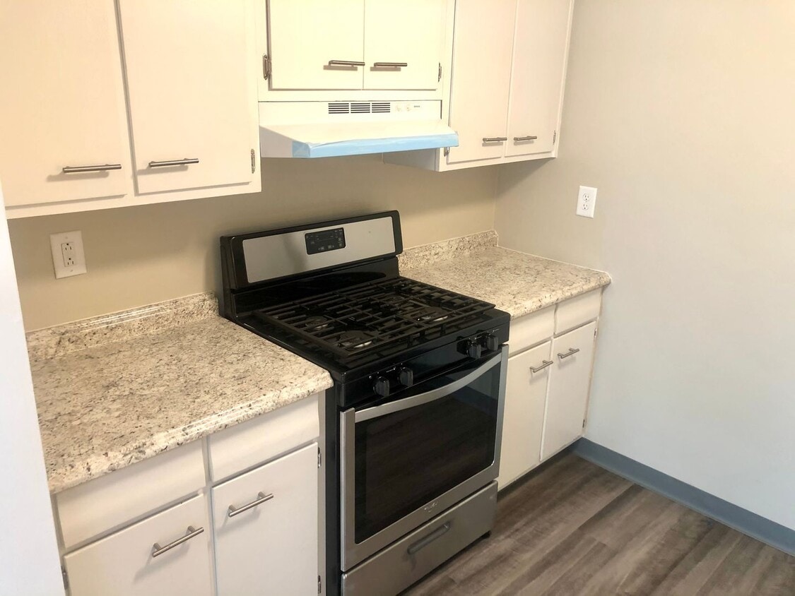 Photo - 6447 Library Road