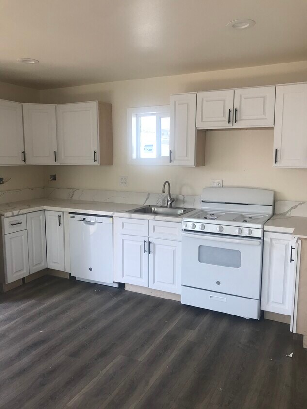 5558 N Lark Ellen Ave, Azusa, CA 91702 House for Rent in Azusa, CA