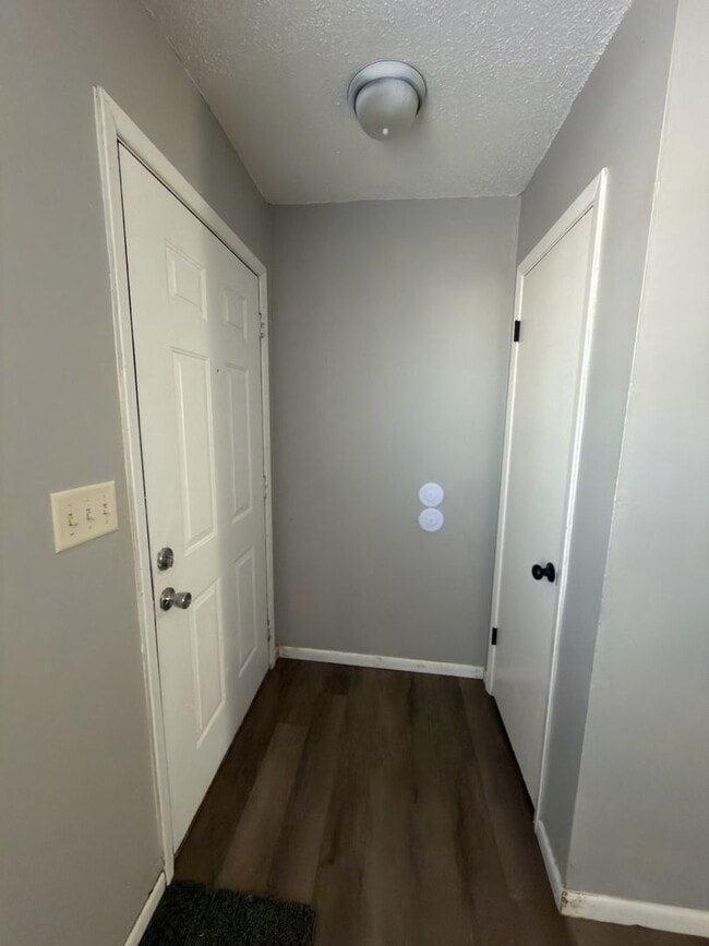 Building Photo - 747 S Nettleton Ave