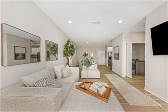 Interior Photo - Everest Largo Apartments