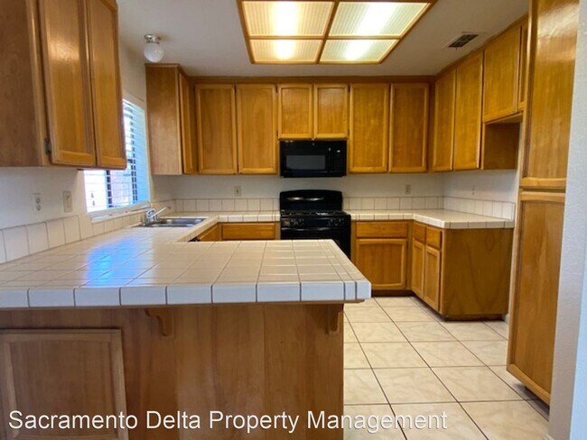 Building Photo - 3 br, 2 bath House - 3664 Rollins Way^^