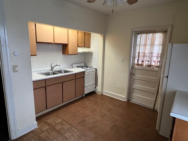 Building Photo - 17 S Channing St