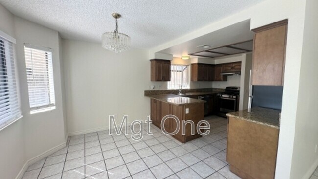 Foto del edificio - 13331 Barcelona Pl