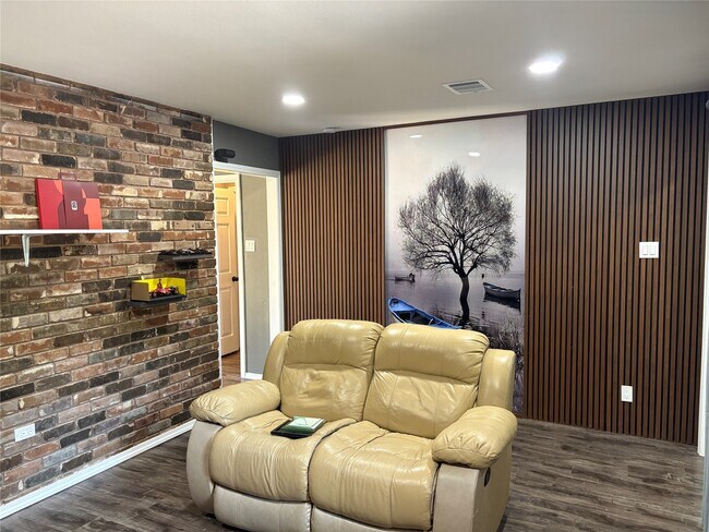 Foto del edificio - 7122 Sharpcrest St