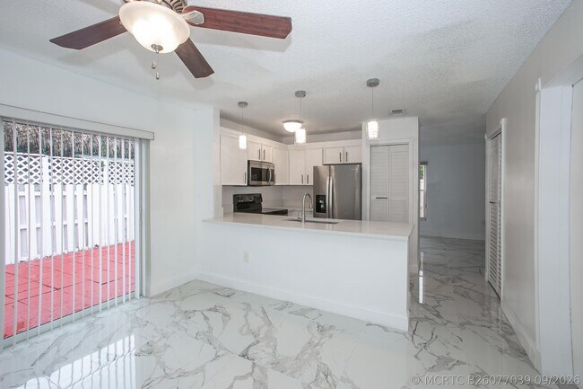 Foto del edificio - 4254 SW 72nd Way