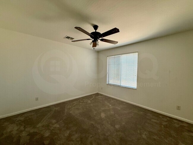 Foto del edificio - 435 W Harwell Rd.