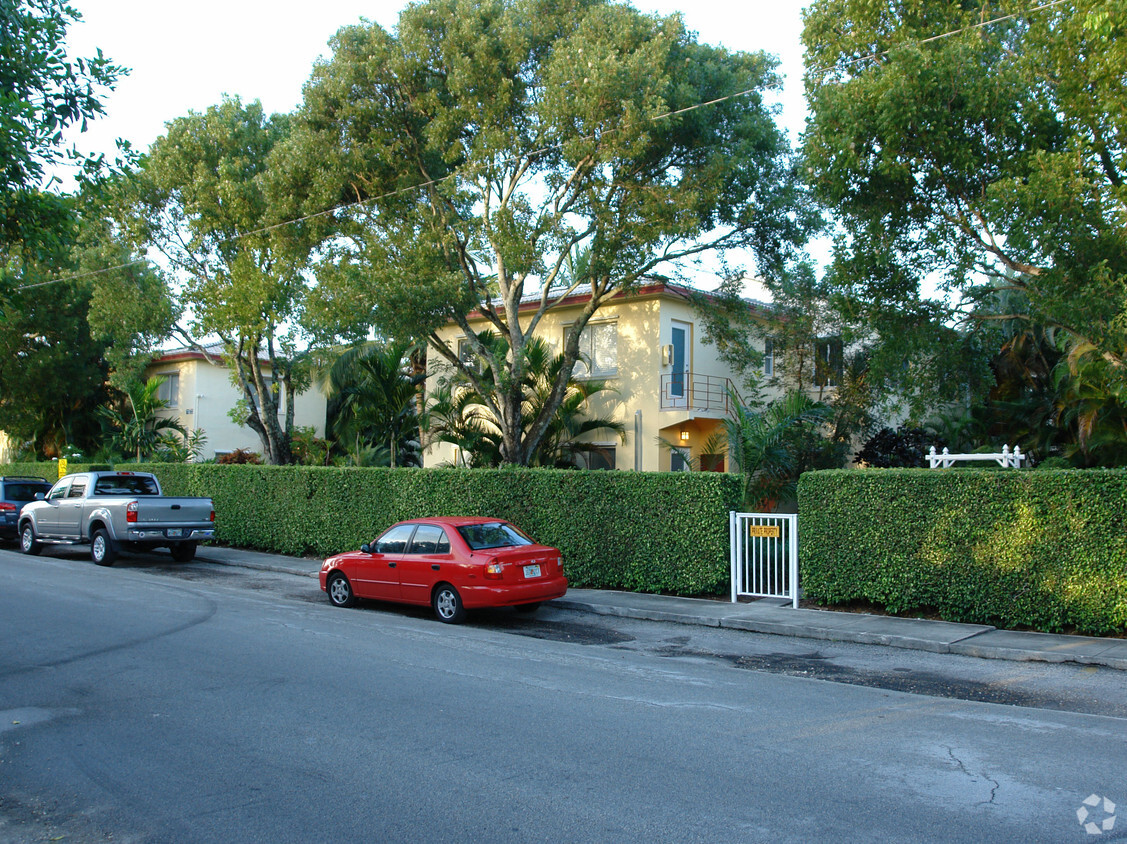 Building Photo - Victoria Garden Apartments