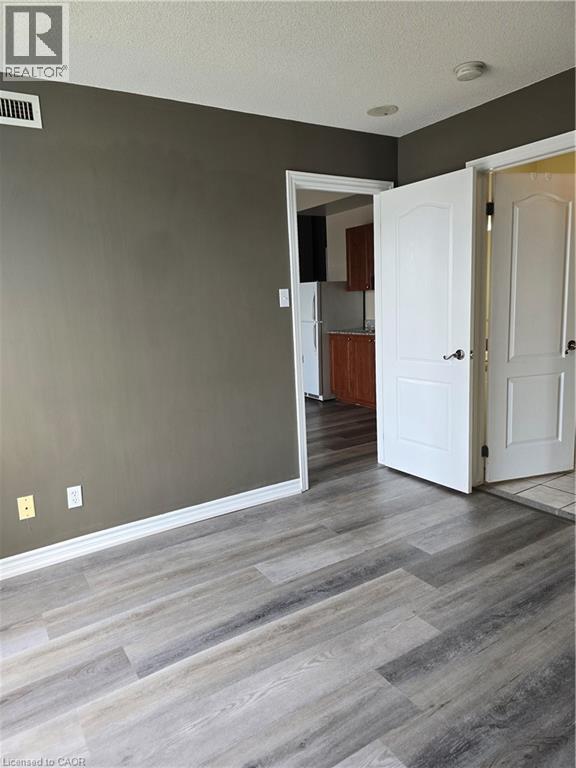 Photo du bâtiment - 135 James St S