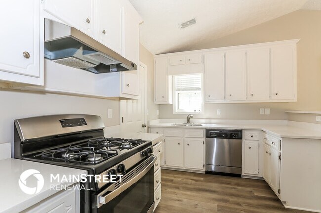 Building Photo - 125 Waters Edge Dr