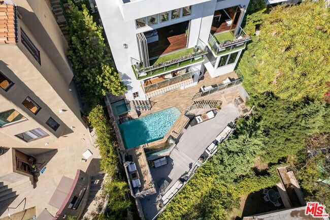 Building Photo - 6318 Quebec Dr