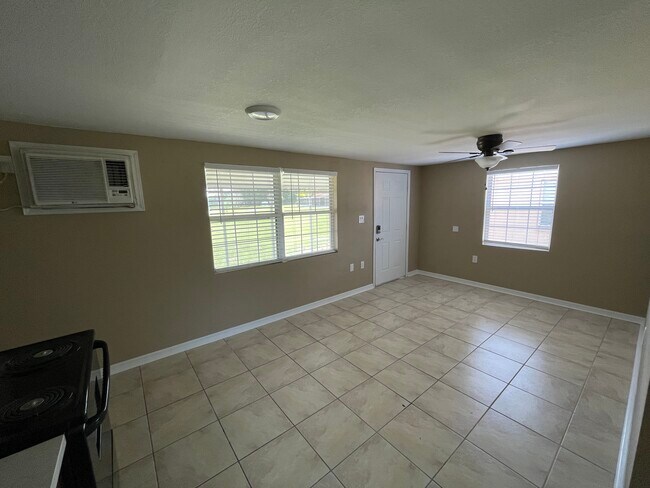 Foto del edificio - 1205 W Pierce St