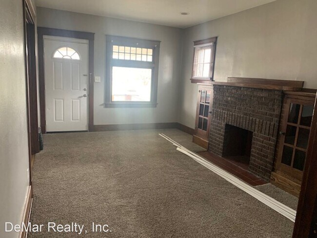 Building Photo - 3 br, 1 bath House - 219 E. Lucius