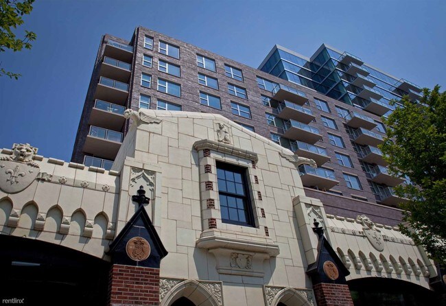 Building Photo - 1235 N Wells St