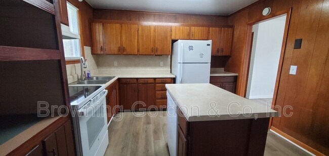 Foto del edificio - 5020 Bonnameade Dr