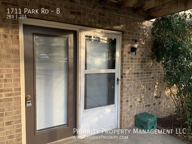 Foto del edificio - 1711 Park Rd