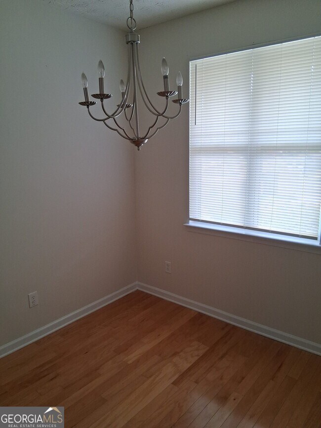 Building Photo - 6208 Ellenwood Dr