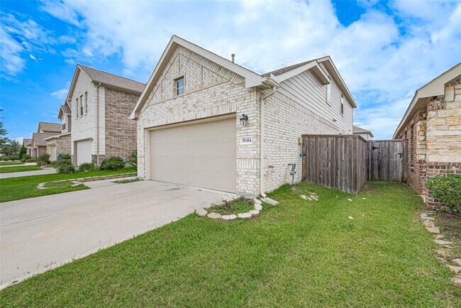 Building Photo - 18414 Hilltop Climb Dr