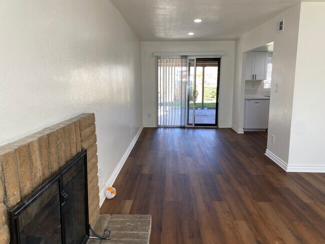 Foto del edificio - 3045 Brentwood Ave