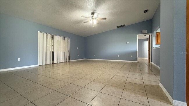 Building Photo - 404 Spike Ct
