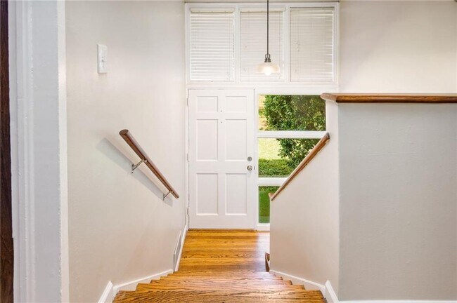 Foto del edificio - 4293 Rickenbacker Way NE