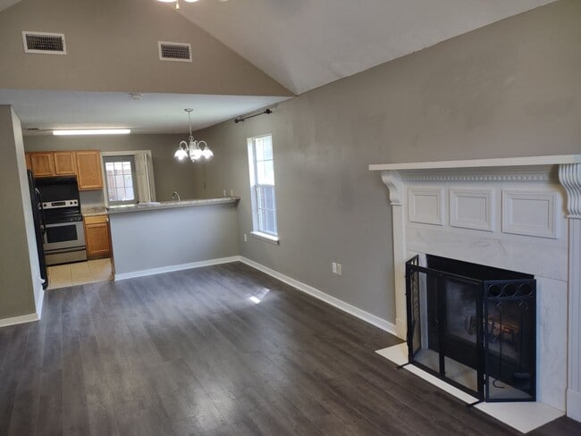 Building Photo - 1204 Barnett Bend Cir