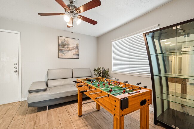 Foto del edificio - 9907 Towne Tower Ln