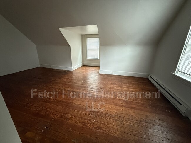 Building Photo - 738 E King St