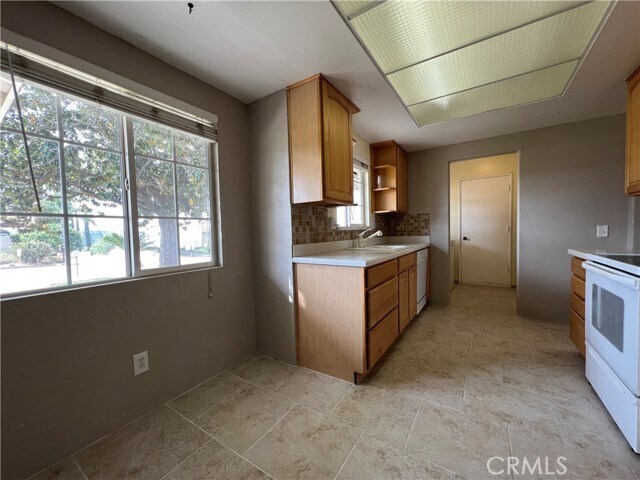 Building Photo - 168 Summit View Dr