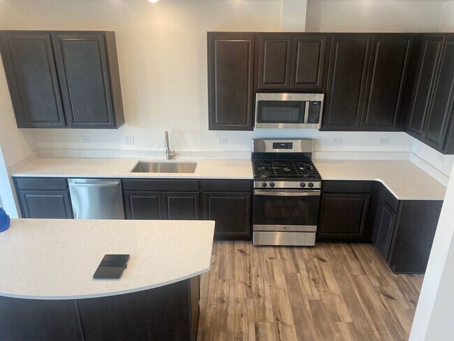 Foto del edificio - 529 Wolverine Dr