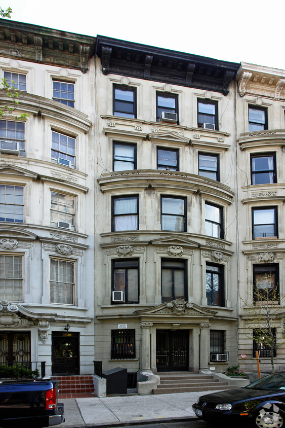 Building Photo - 25 W 85th St