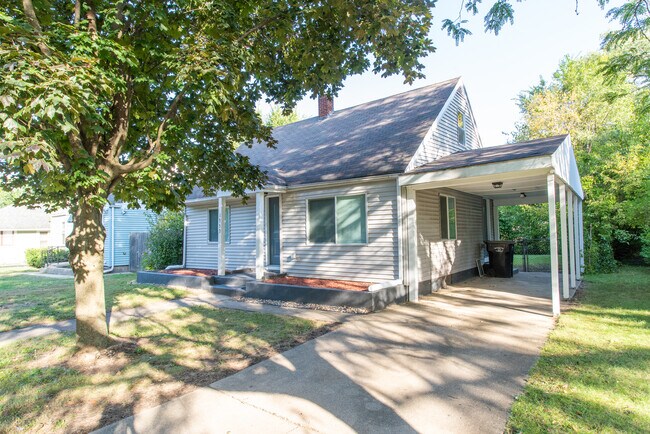 Foto del edificio - 1353 Bissell St