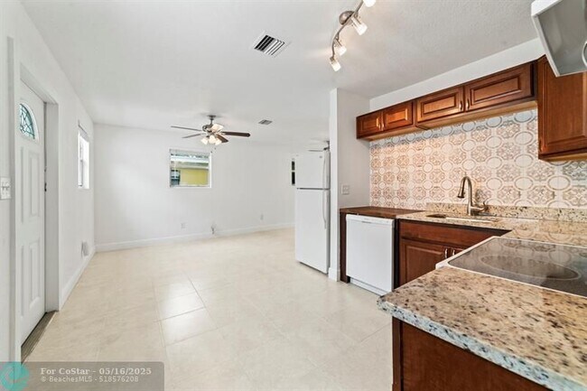 Foto del edificio - 818 NE 14th Pl