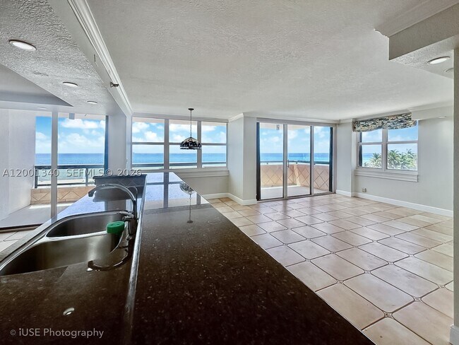 Building Photo - 2555 Collins Ave
