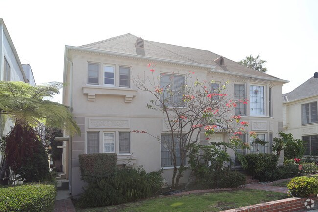 Foto del edificio - 152 S Elm Dr