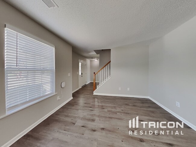 Foto del edificio - 142 Quiet Grove Dr