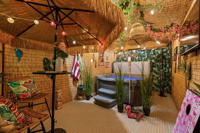 Photo du bâtiment - 11017-11155 155 St NW