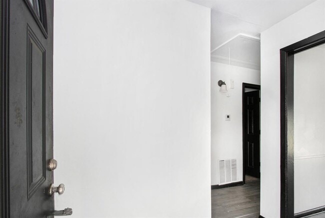 Building Photo - 10906 Panay Dr