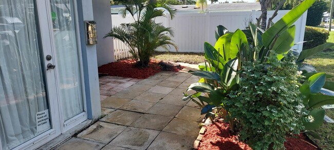 Front Patio - 228 Beverly Dr