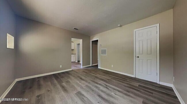 Building Photo - 6955 Miss Muffet Ln S