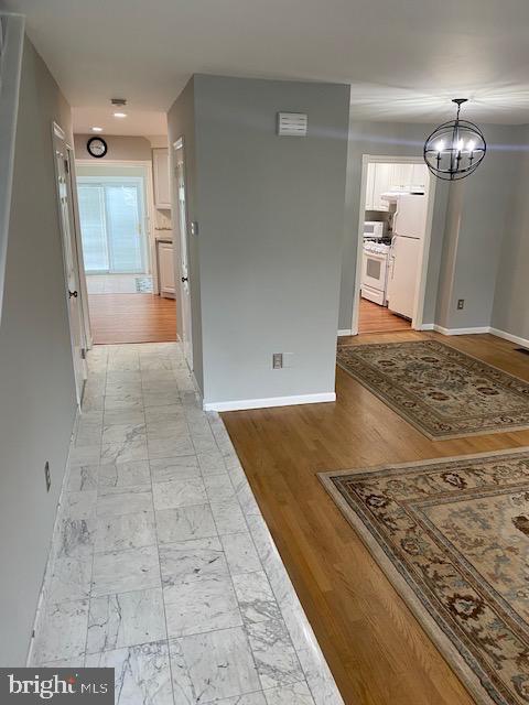 Foto del edificio - 721 Sandalwood Ln