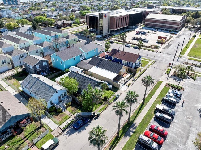 Foto del edificio - 3821 Ave Q 1/2