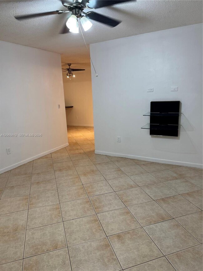 Building Photo - 10762 La Placida Dr