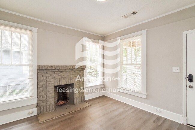Foto del edificio - 2140 Winona Ave