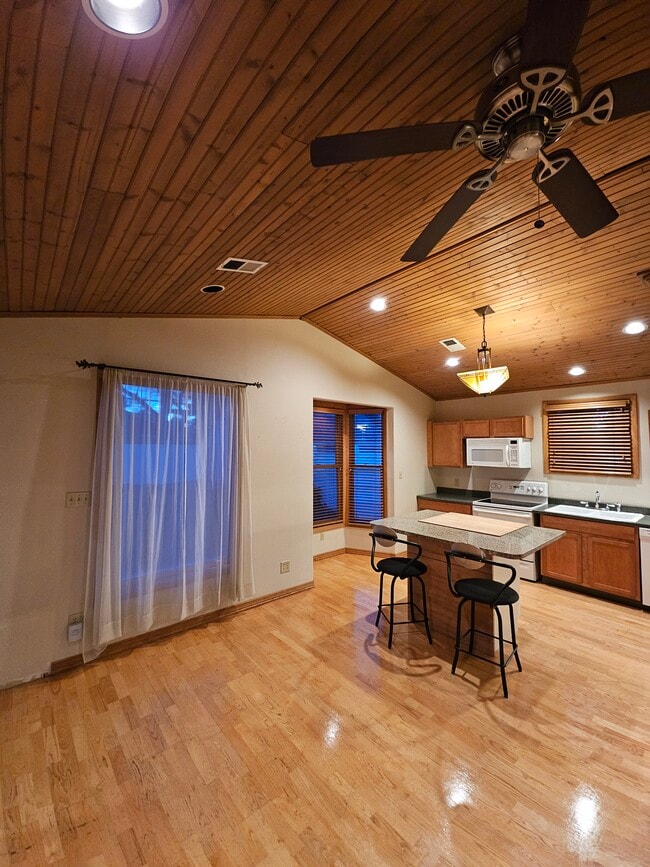 Foto del edificio - 1705 Fairacre Drive