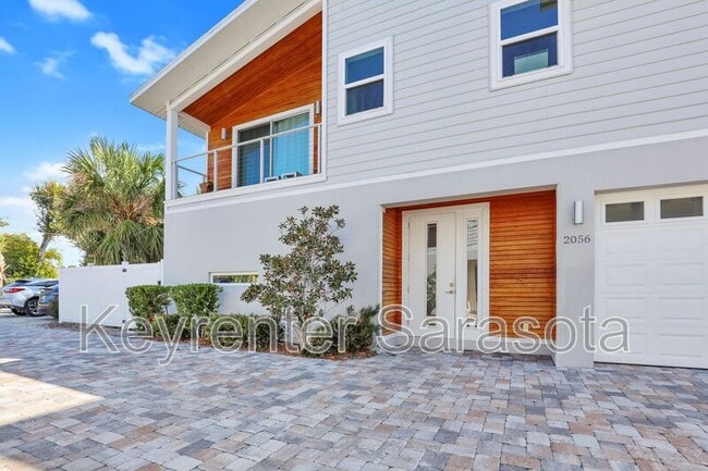 Photo - 2056 Roselawn St House