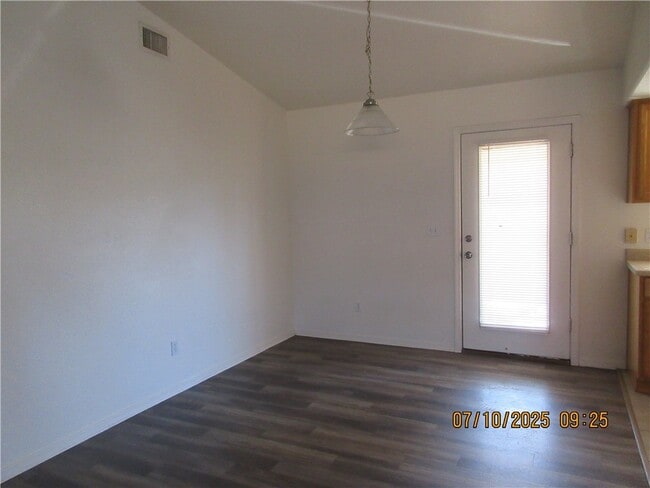 Building Photo - 2235 Pasadena Ave